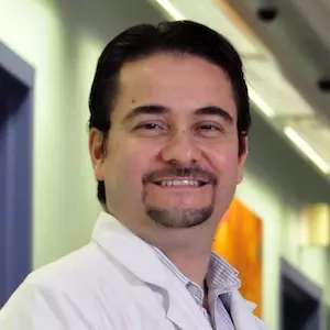 Dr. Carlos Solís R. - Especialista en Urgencias Médicas y Quirúrgicas - Hospital Clínica Bíblica