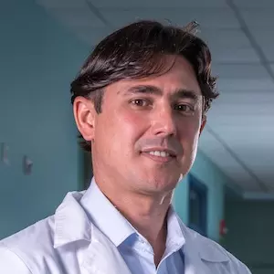 Dr. Karel Arnaiz S. - Especialista en Urgencias Médicas y Quirúrgicas - Hospital Clínica Bíblica
